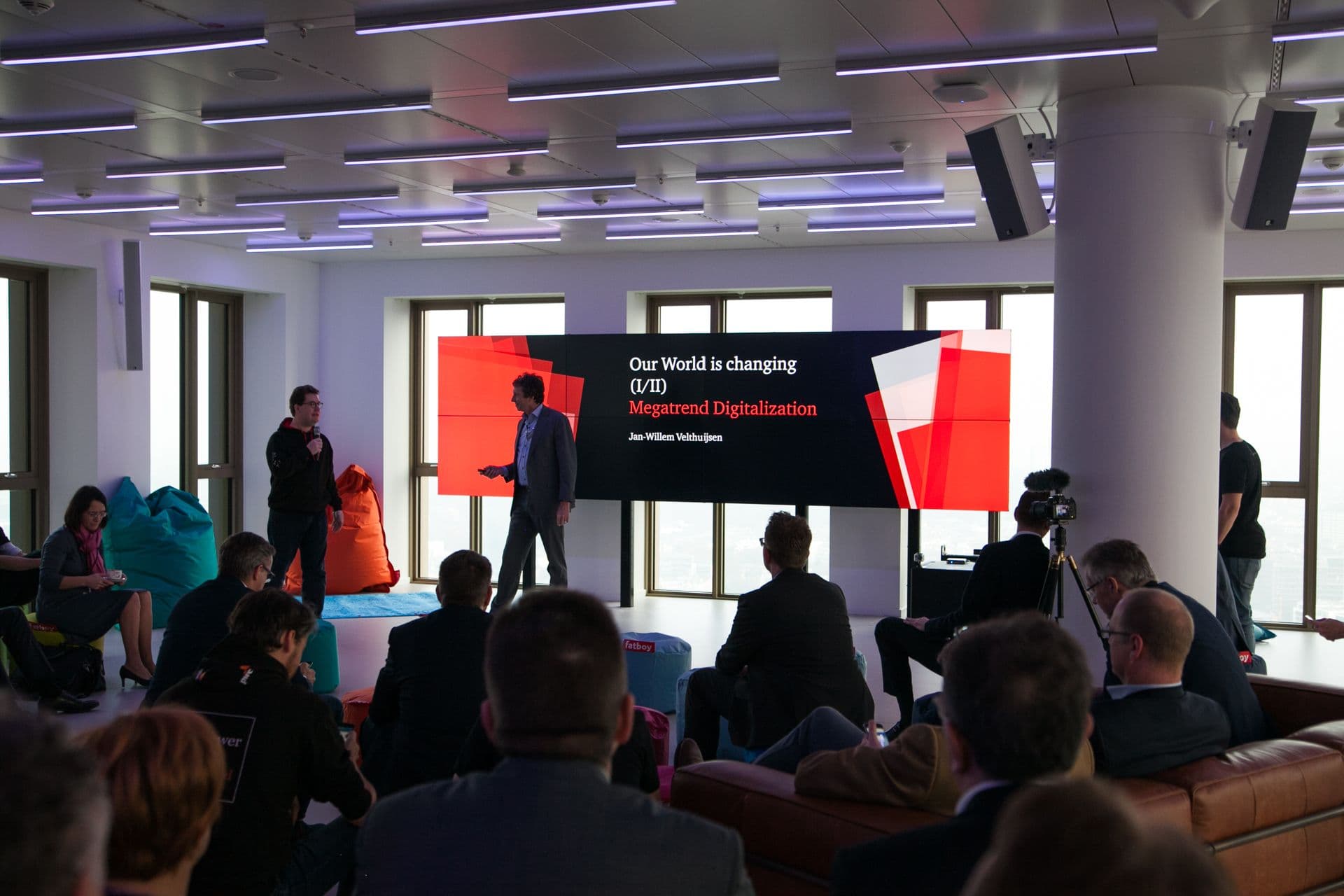 Presentation screen